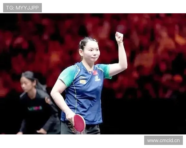 何卓佳训练完直接拎着爱马仕去吃路边摊，这反差谁懂啊