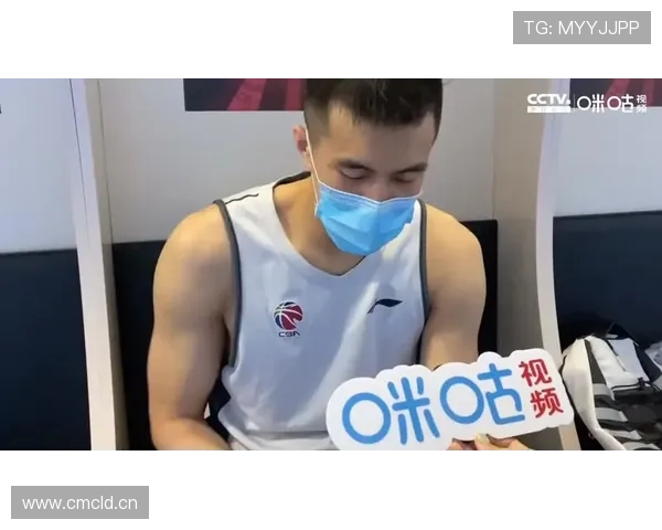 郭艾伦逛超市买十箱红牛，结账时顺手给收银员转了五千块小费