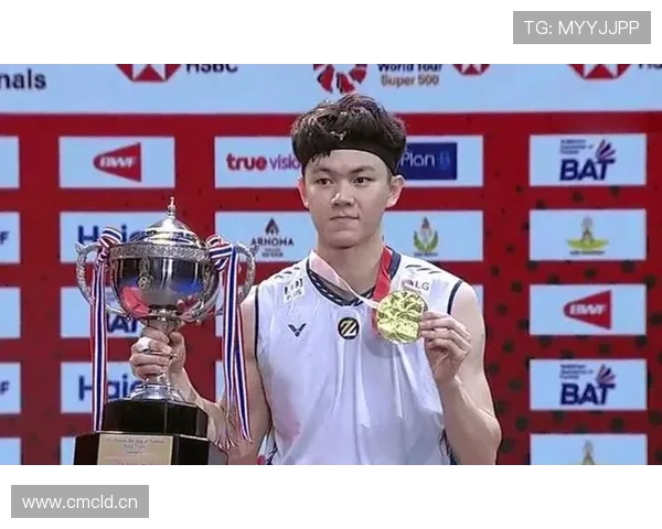 李梓嘉比赛结束第一件事，感觉跟咱们上班族差太远了窝到底是哪儿不对劲儿